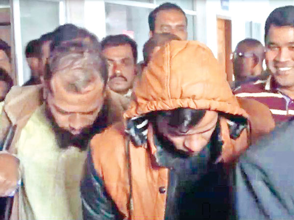 ধষর্ণ মামলায় সাটুরিয়ার সেই দুই পুলিশ কমর্কতার্ রিমান্ডে