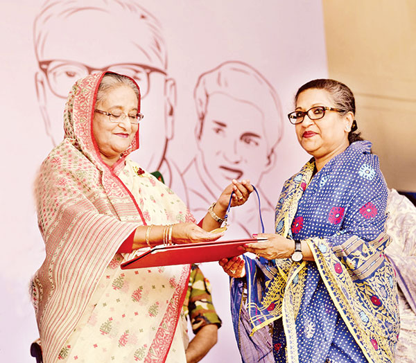 বিত্তশালীরা এগিয়ে এলে মানুষের কষ্ট থাকবে না