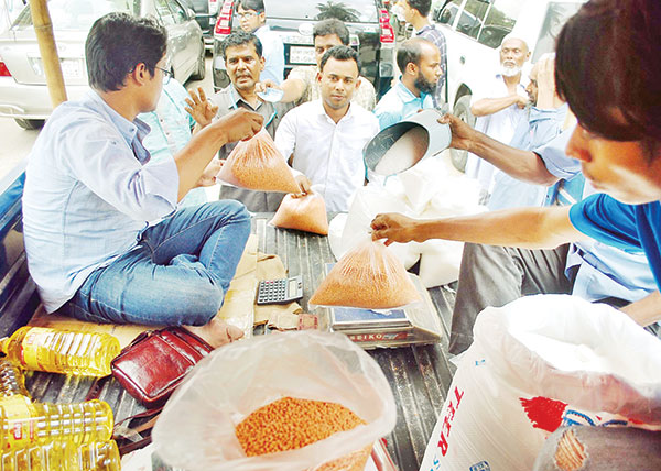 বাজার নিয়ন্ত্রণে সেই পুরান ছক!