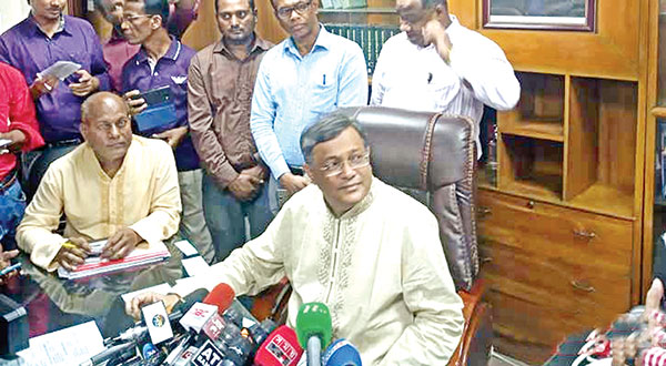 খালেদা জিয়াকে 'শিষ্টাচার' শেখান, ফখরুলকে তথ্যমন্ত্রী