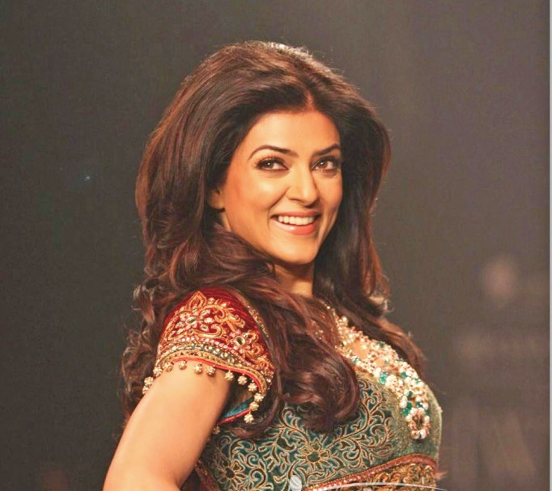ফিরছেন সুস্মিতা