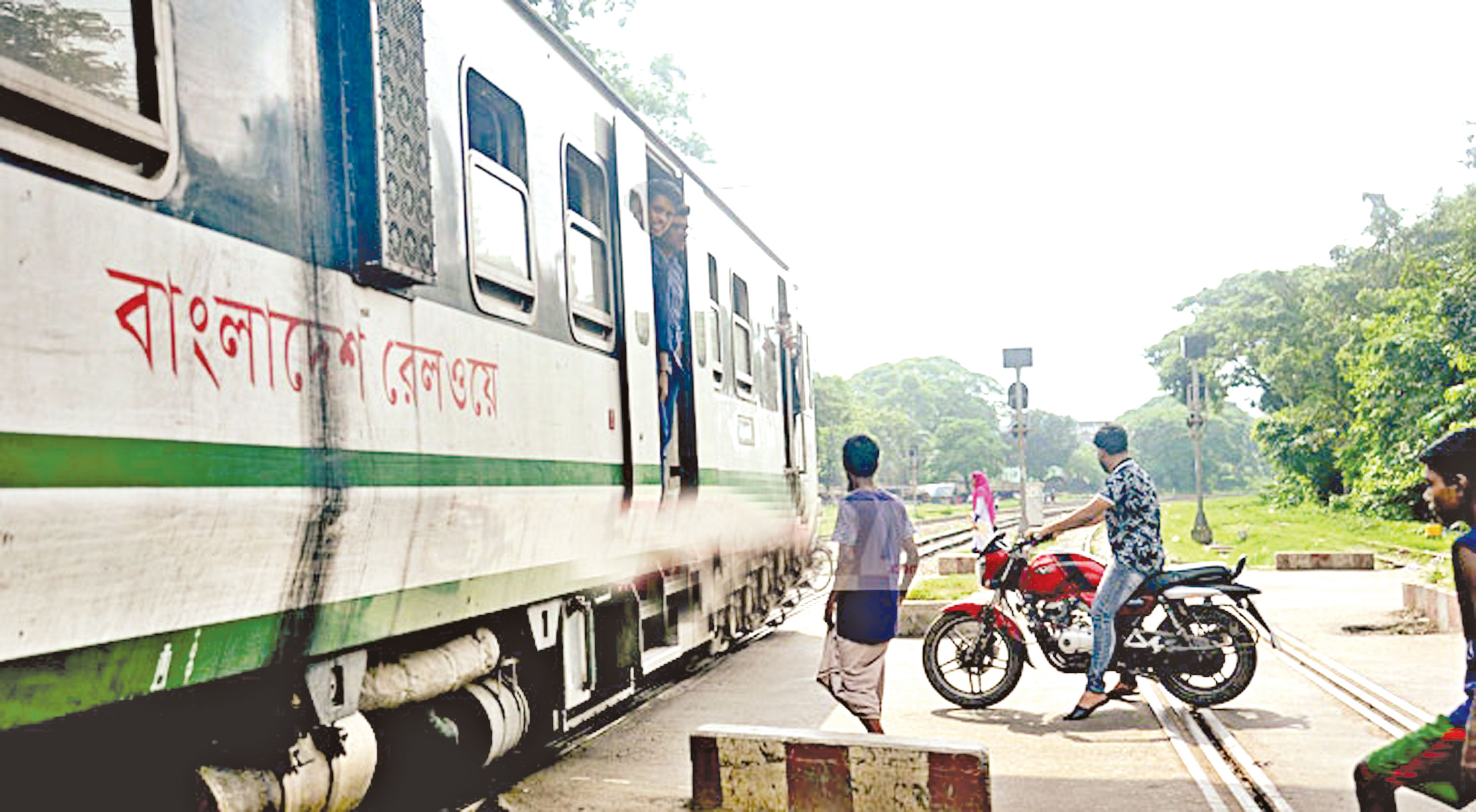 সচেতনতায় কমছে ট্রেনে কাটা মৃতের সংখ্যা