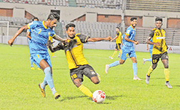 বসুন্ধরার হারে জমে উঠল লিগ