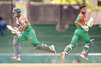 হ্যাটট্রিক জয়ে শীর্ষে যুবারা
