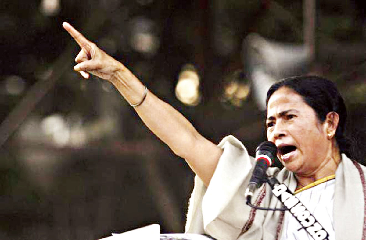 ভারতে এখন 'সুপার ইমার্জেন্সি' চলছে : মমতার তোপ