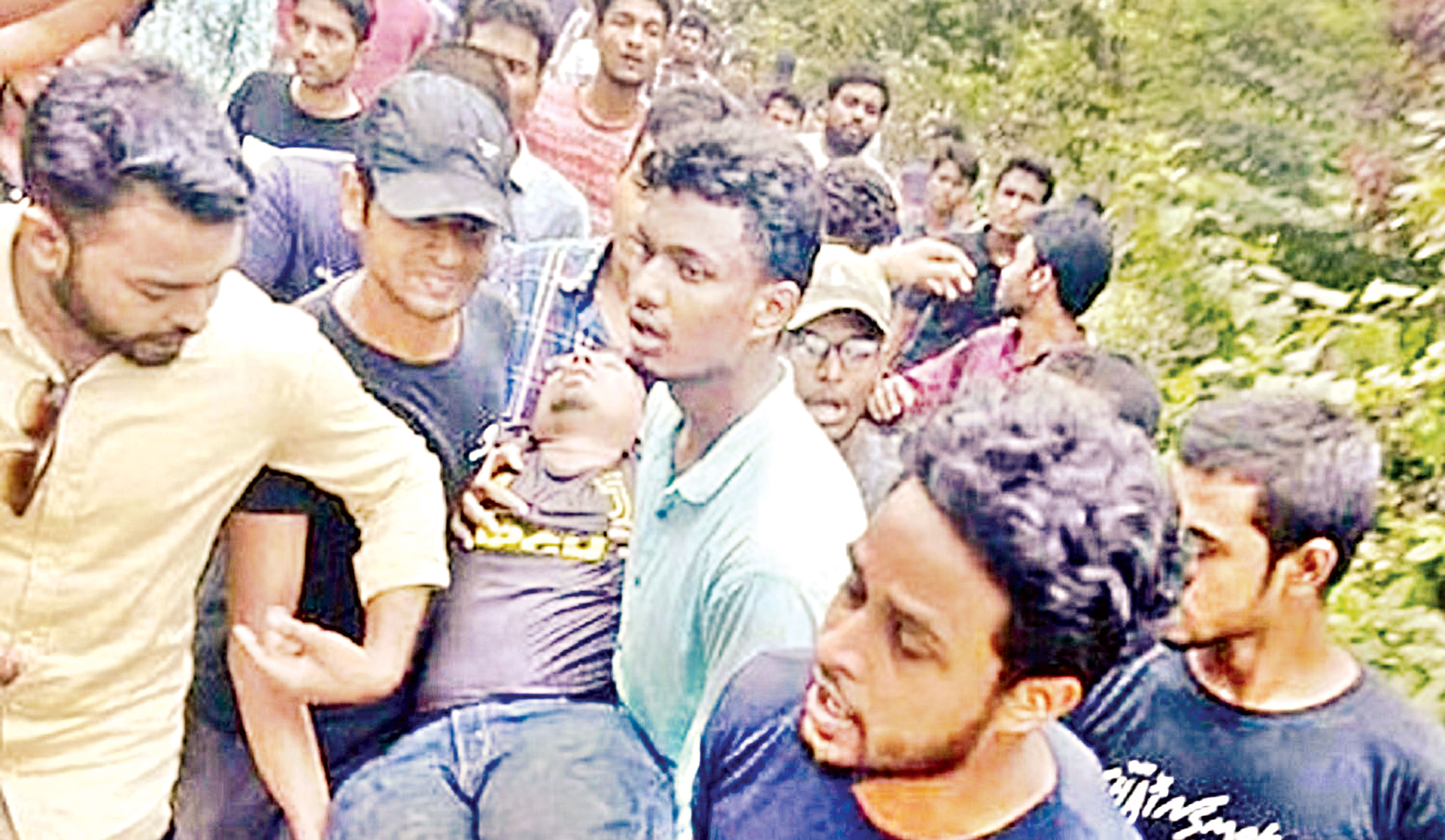 বশেমুরবিপ্রবির আন্দোলনরত শিক্ষার্থীদের ওপর হামলা