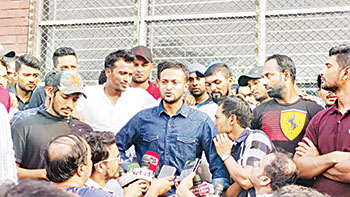খেলা ছেড়ে ধর্মঘটে সাকিব তামিমসহ ক্রিকেটাররা