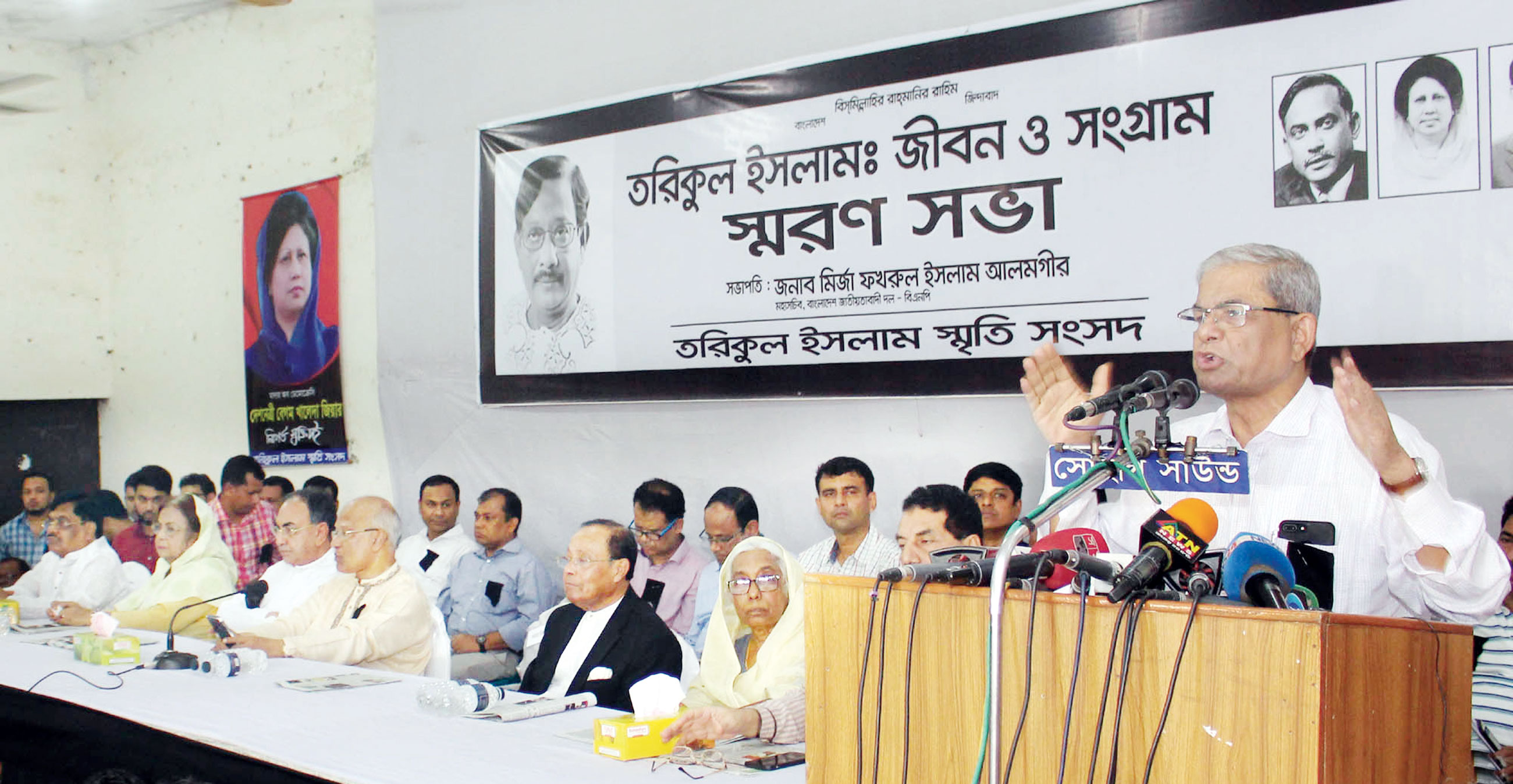 নিপীড়ন-নির্যাতনে সরকার পাকিস্তানকেও ছাড়িয়ে গেছে