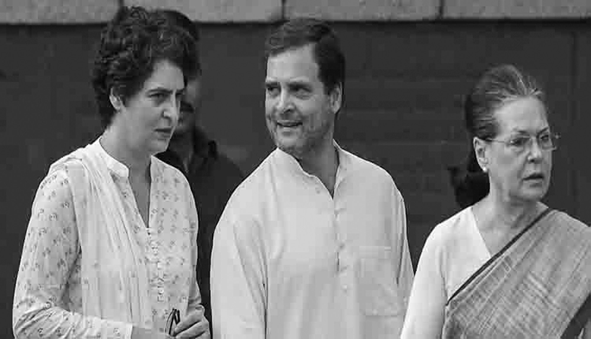 গান্ধী পরিবারের বিশেষ নিরাপত্তা তুলে নিল মোদি সরকার