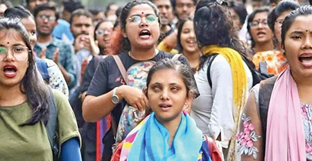 চোখে আলো নেই তবুও জাবির মিছিলে শারমিন