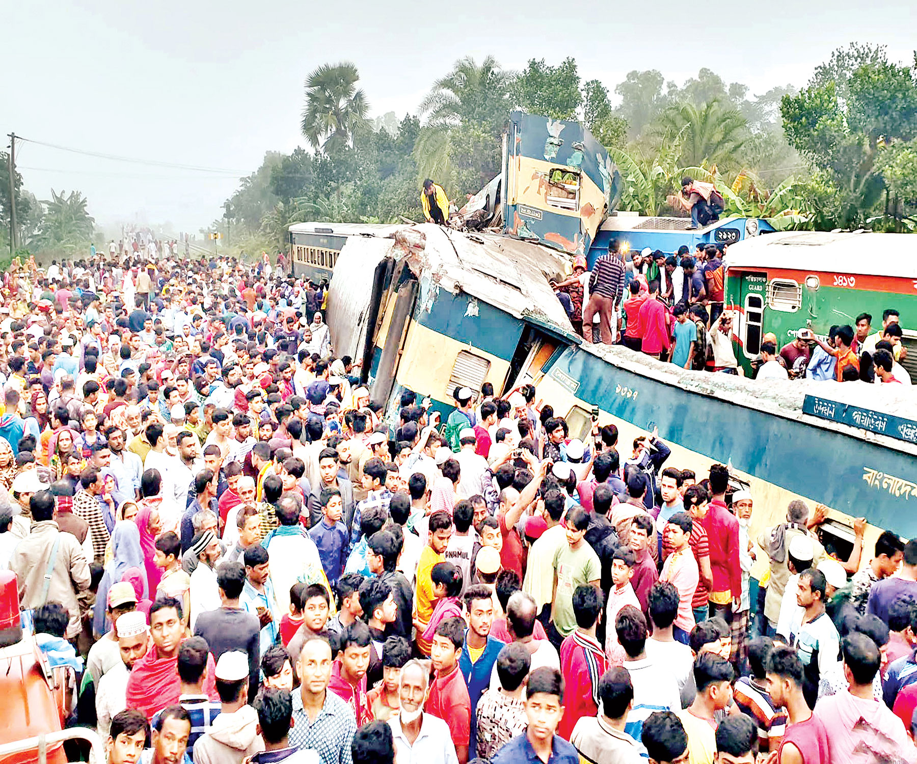 দুই ট্রেনের সংঘর্ষে নিহত ১৬
