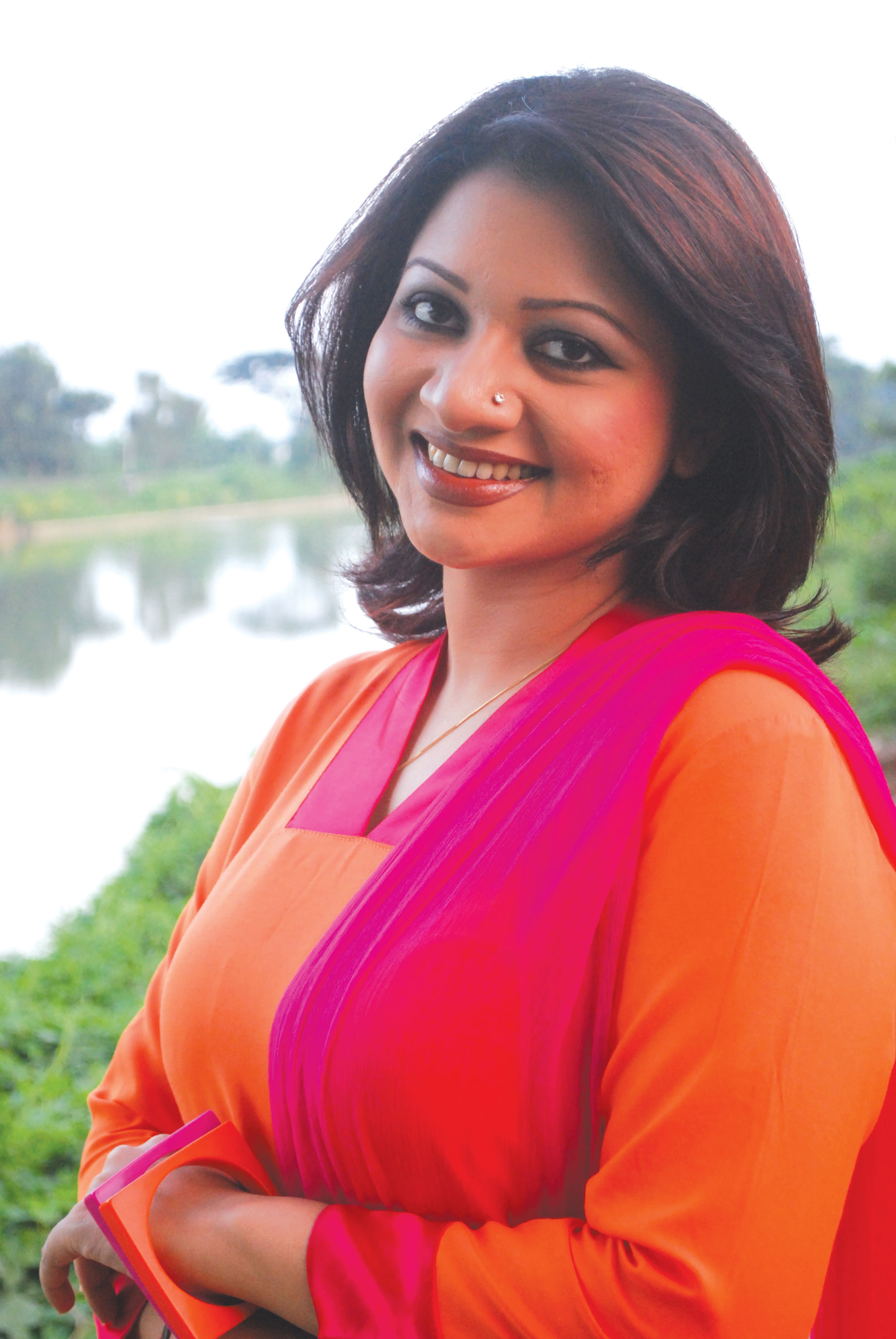 ক্যারিয়ারের ৩৫ বছরে আঁখি আলমগীর