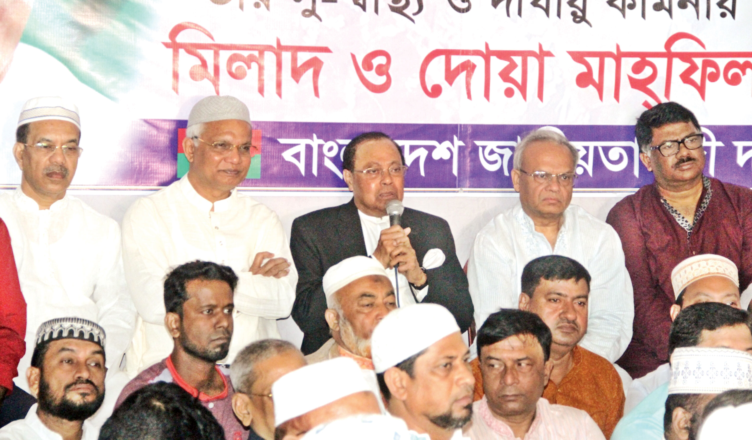 পণ্যের দামে চুয়াত্তরের পদধ্বনি: মওদুদ