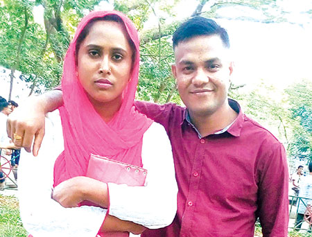 স্ত্রীর লাশে মাথায় জখম, স্বামীর খোঁজ নেই