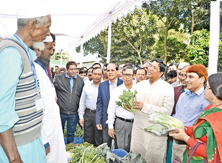 চালের চেয়ে পেঁয়াজ নিয়ে সরকার বেশি উদ্বিগ্ন