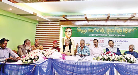 বীর সেনানিদের মুখে যুদ্ধজয়ের গৌরবগাথা, মুগ্ধ তরুণরা