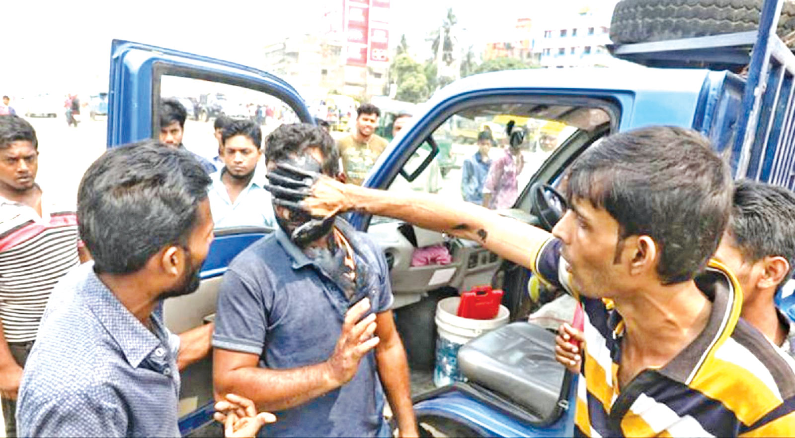 নিরাপদ সড়ক ইসু্যতে এবার নতুন মোড়