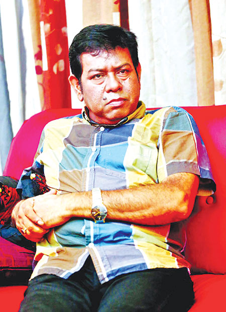 নতুন ছবির জন্য চিত্রনাট্য লিখছি
