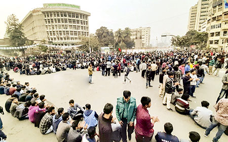 শাহবাগে অবরোধ করে ইসি ঘেরাওয়ের কর্মসূচি