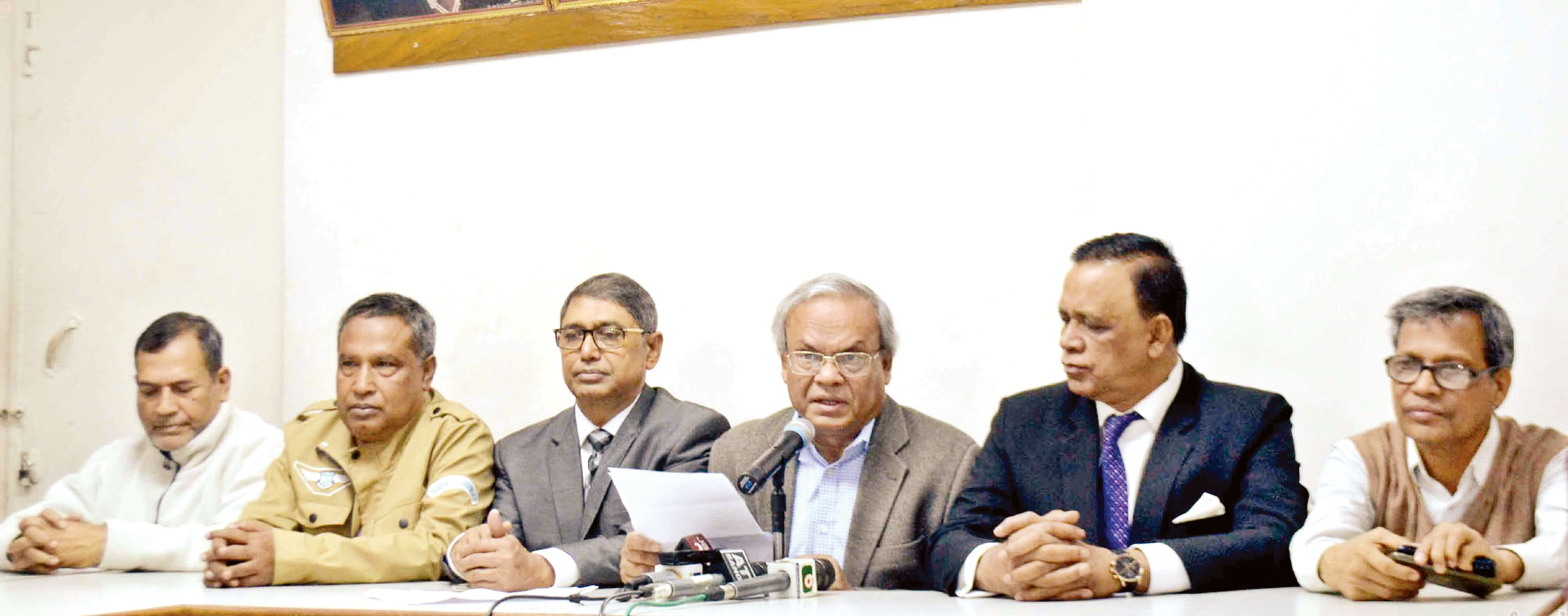 চাকরি রক্ষা করাটাই সিইসির কাছে মুখ্য: রিজভী