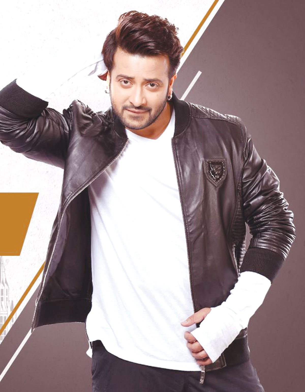 ফের ভোল পালটালেন শাকিব খান