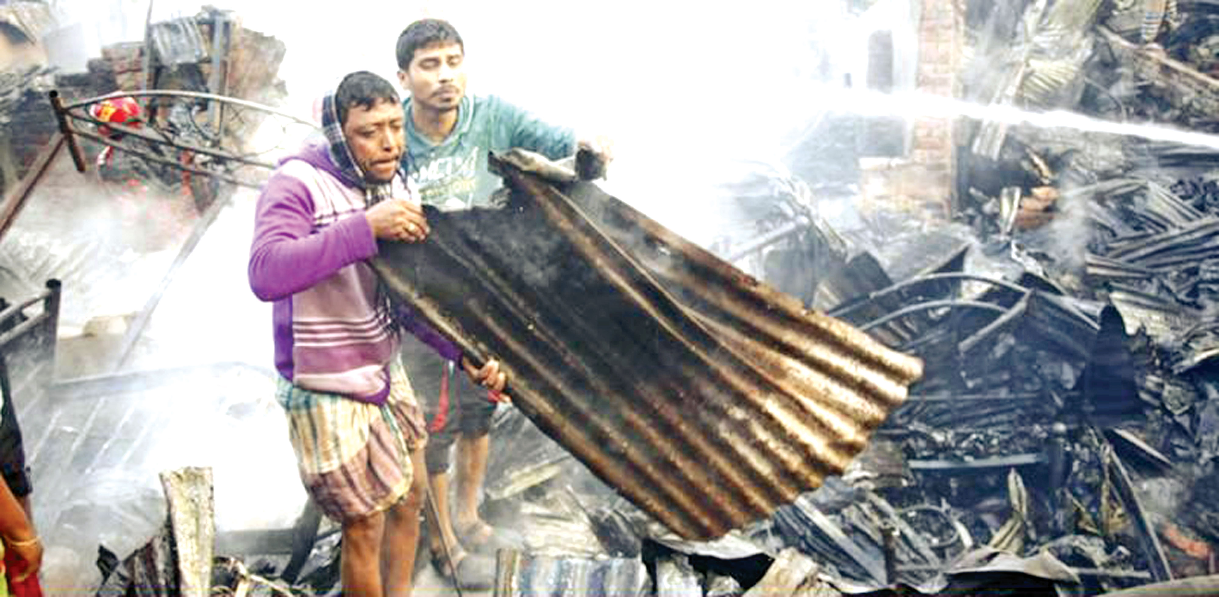 'বস্তিতে আগুন লাগে নাই, লাগাইয়া দিছে'