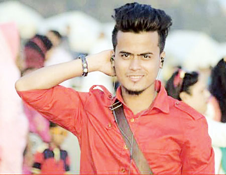 আড়ংয়ের ১১ নারীকর্মীর ৩৬ ভিডিও ধারণ করে সজীব