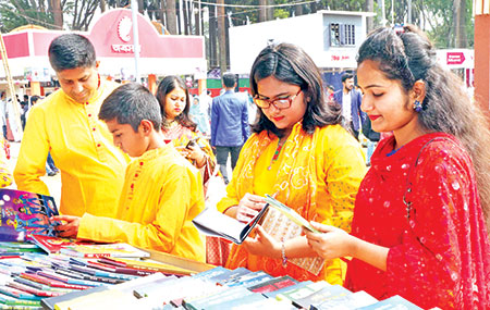 বসন্ত-ভালোবাসায় রঙিন মেলা