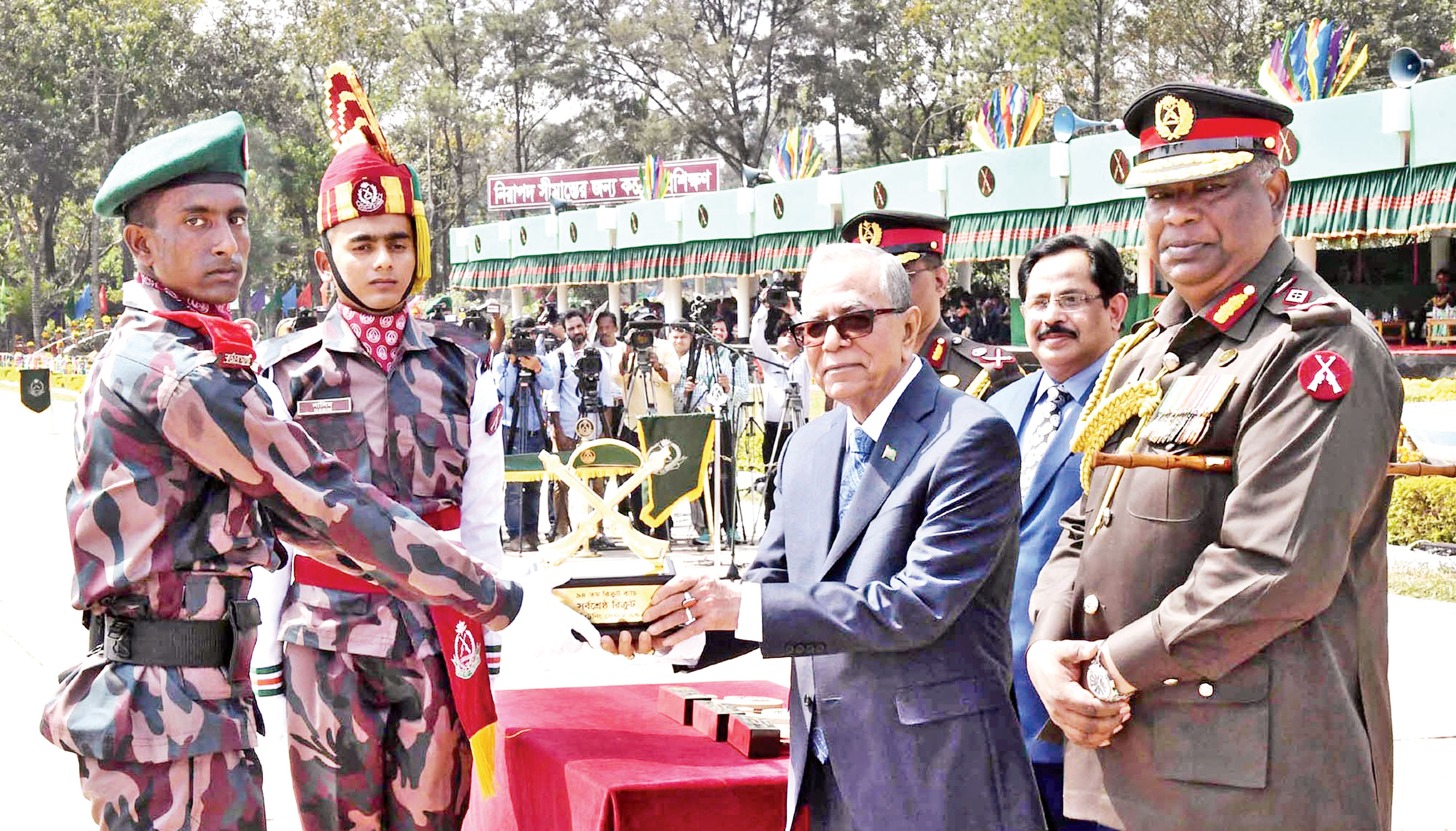 নবীন সৈনিকদের ভালো গুণাবলি অর্জন করতে হবে: রাষ্ট্রপতি