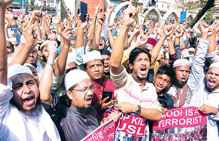জুমার নামাজের পর বিক্ষোভ, মোদিকে না আনার দাবি
