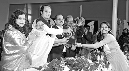 সাউথ পয়েন্ট কলেজে বার্ষিক পুরস্কার বিতরণী