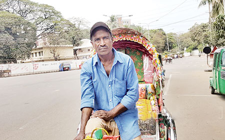 ভাইরাস নয়, গরিবের চিন্তা 'খামু কী'