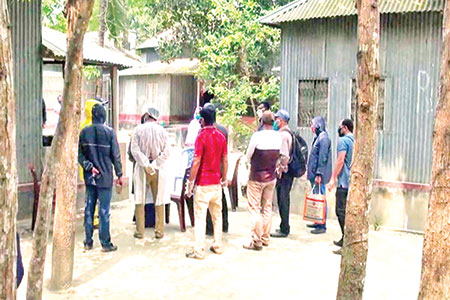 মানিকগঞ্জে একটি গ্রাম লকডাউন ২৬ জন হোম কোয়ারেন্টিনে