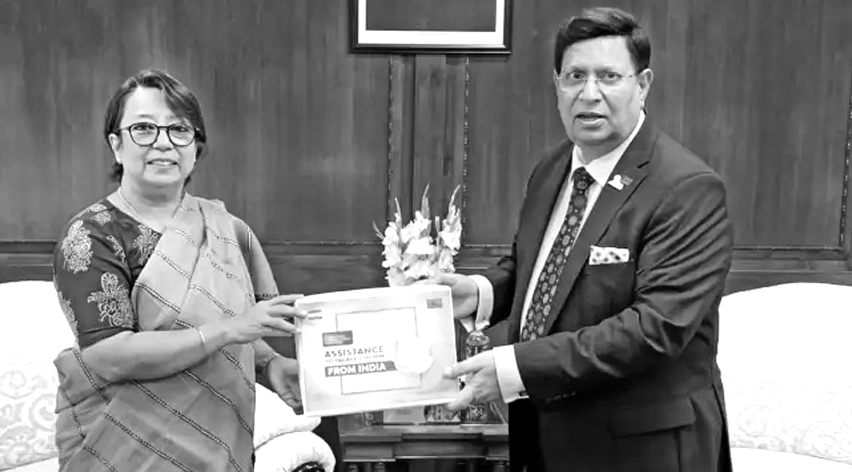 বাংলাদেশকে ৩০ হাজার মাস্ক ও ১৫ হাজার হেডকভার দিল ভারত