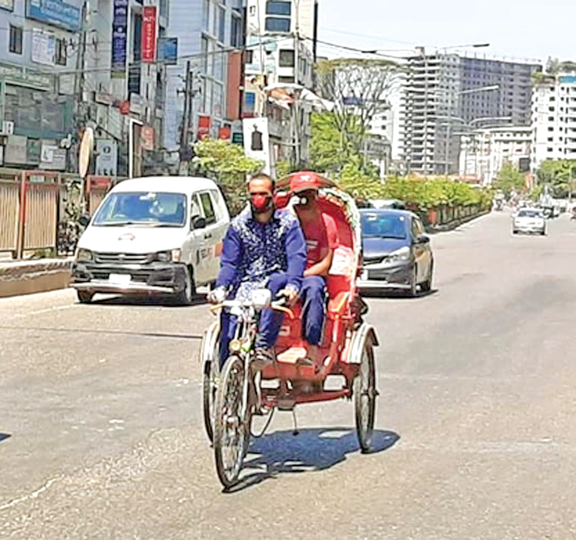 রাজধানীর সড়কে বাড়ছে পরিবহণ