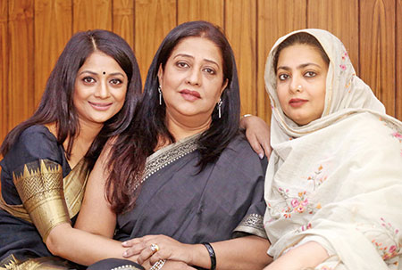 করোনা যুদ্ধে ৩ কন্যা