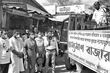 চরভদ্রাসনে প্রশাসনের ভ্রাম্যমাণ বাজার