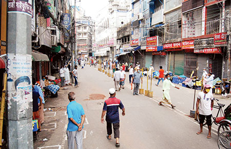 রোজার দিনেও চকবাজারে হাঁক নেই, ডাক নেই