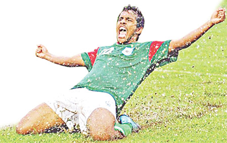 ফুটবলারদের ধৈর্য ধরার পরামর্শ এমিলির