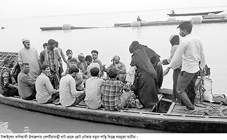 ঈদযাত্রায় নৌকায় যমুনা পাড়ি