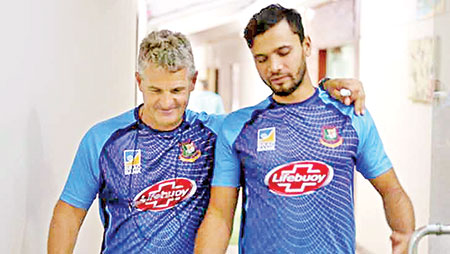 রোডসকে না রাখার কারণ খুঁজে পান না মাশরাফি