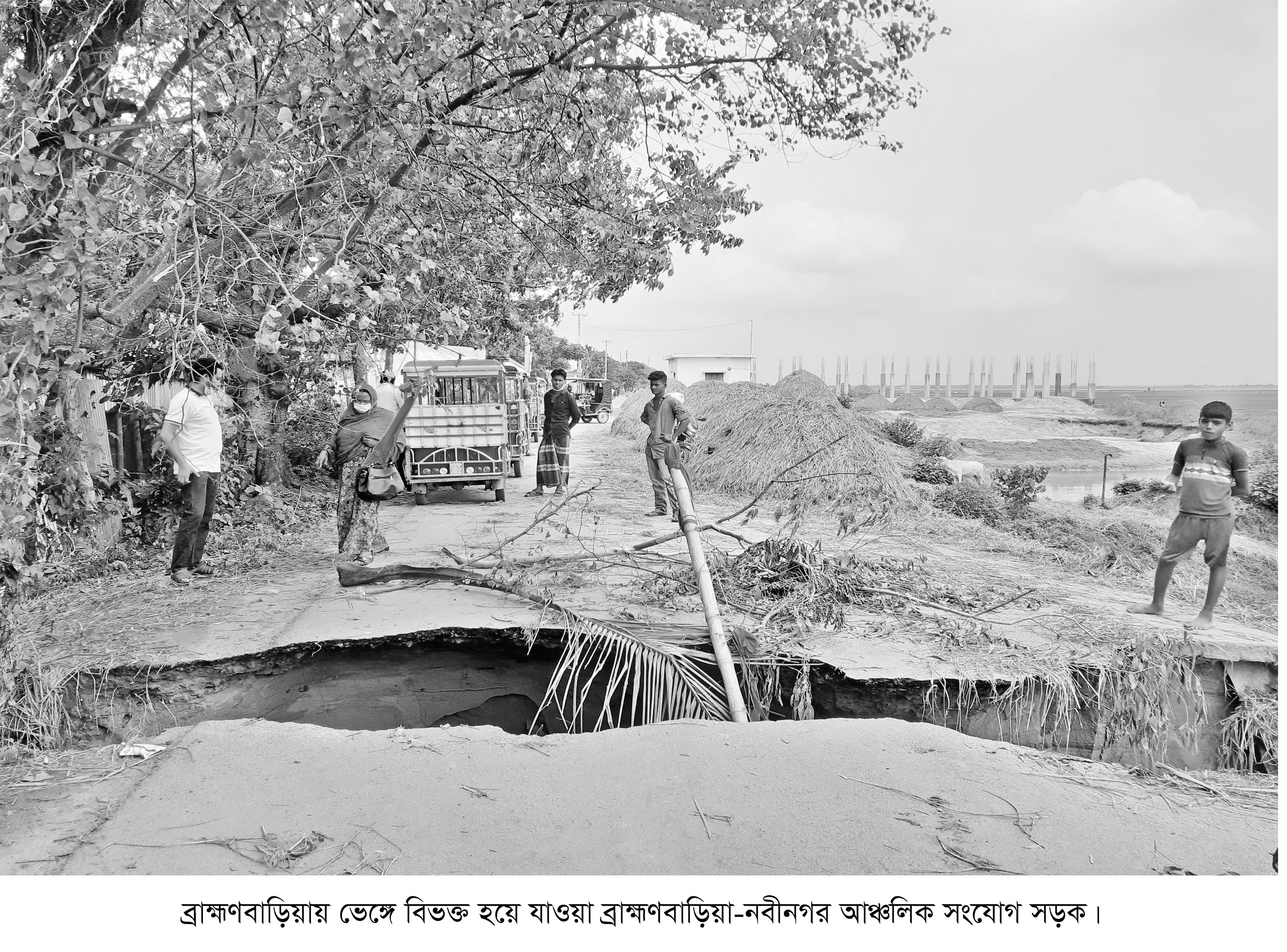 ব্রাহ্মণবাড়িয়ায় সড়ক ভেঙে দুর্ভোগ চরমে