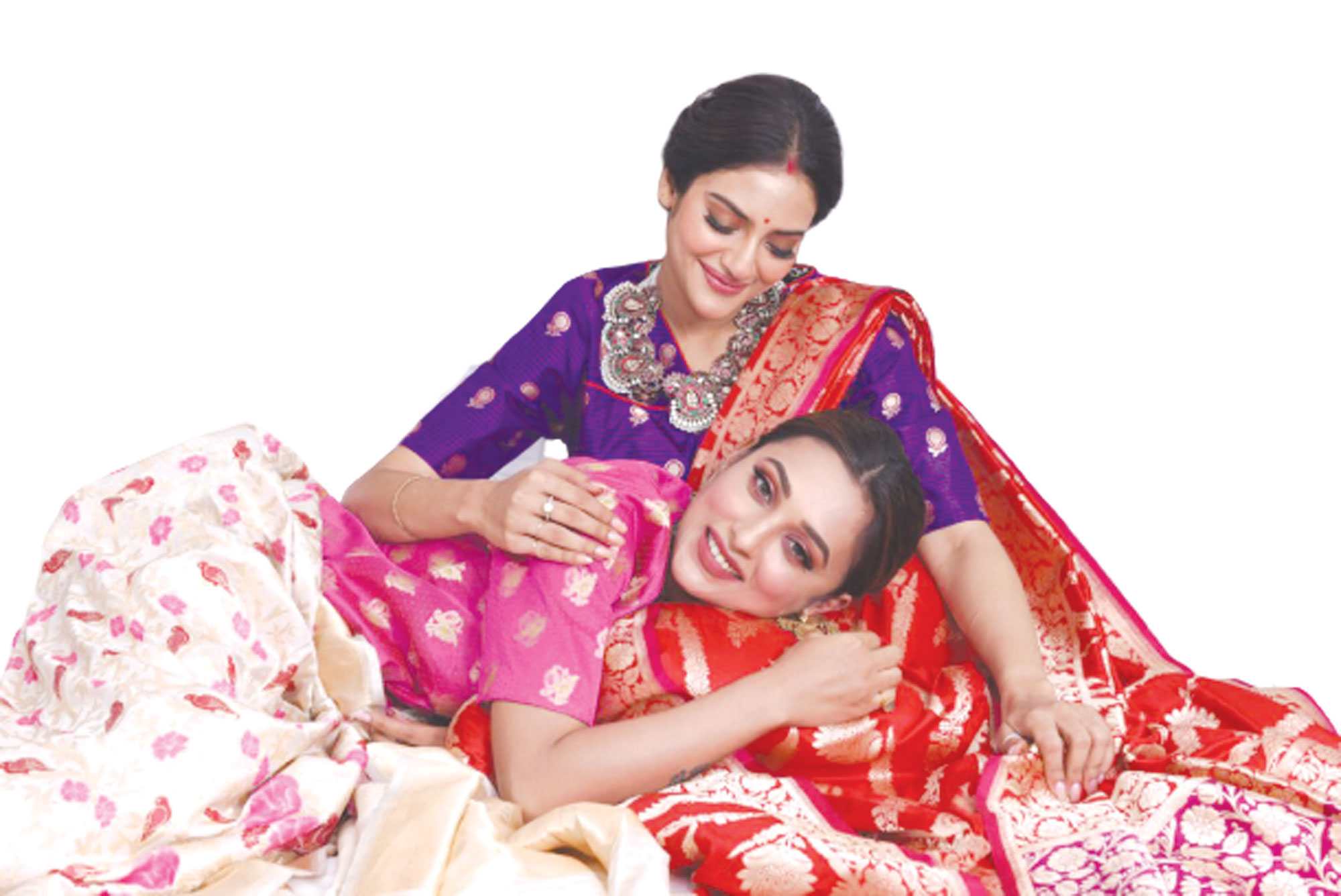দুই বান্ধবী এক ছবিতে