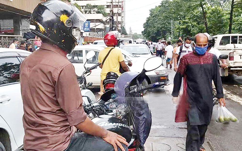 মহামারি ঠেলে দিচ্ছে অন্য পেশায়