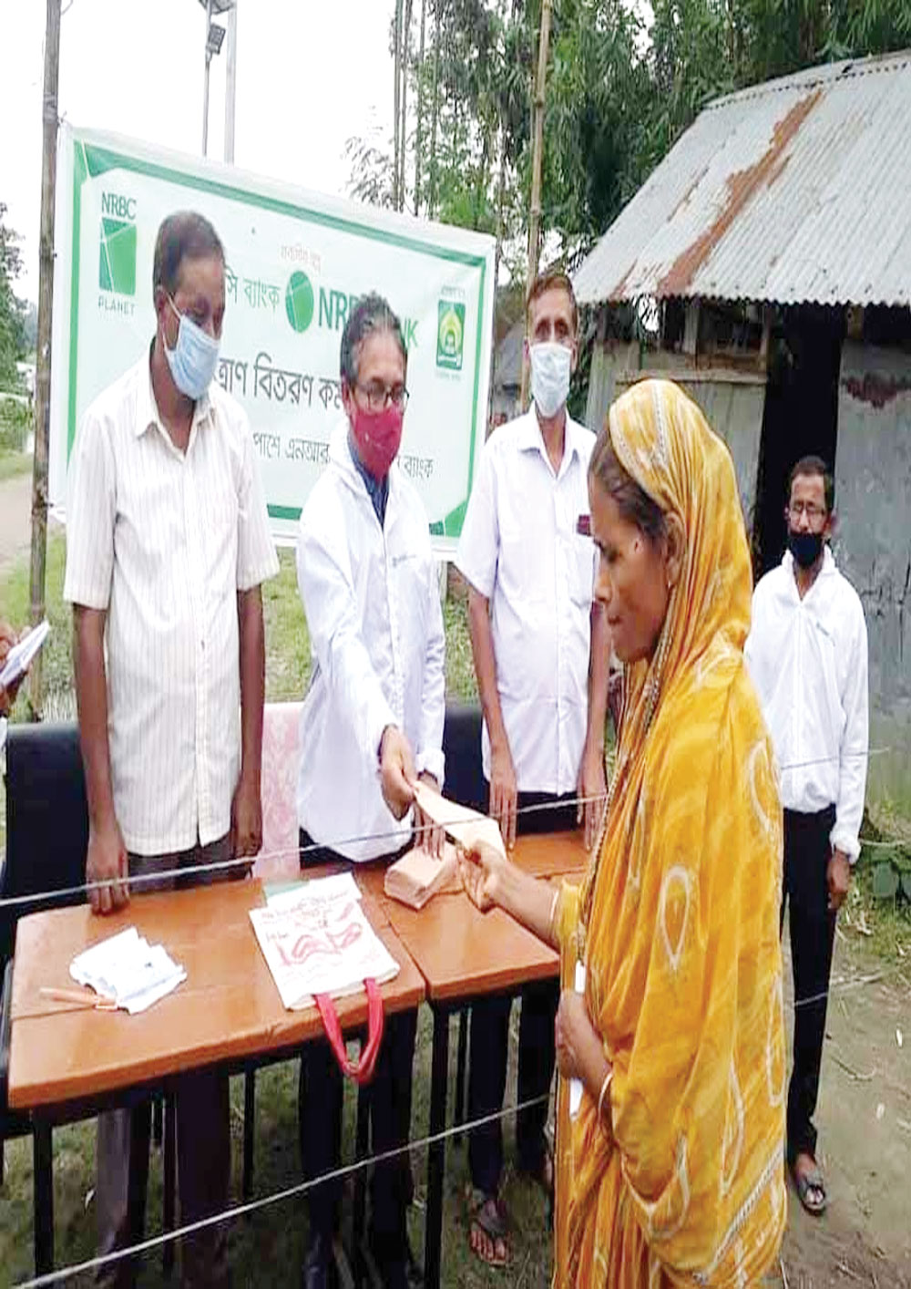 বন্যাদুর্গত মানুষের পাশে এনআরবিসি ব্যাংক