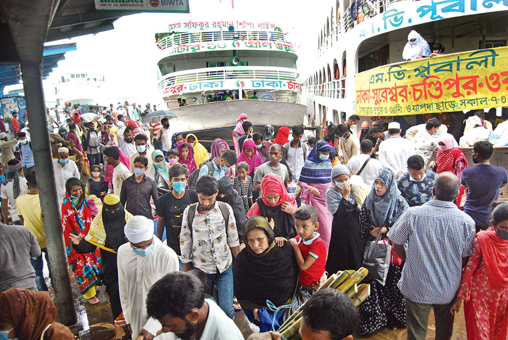 স্বাস্থ্যবিধি 'ভুলে' ঢাকায় ফিরছে মানুষ