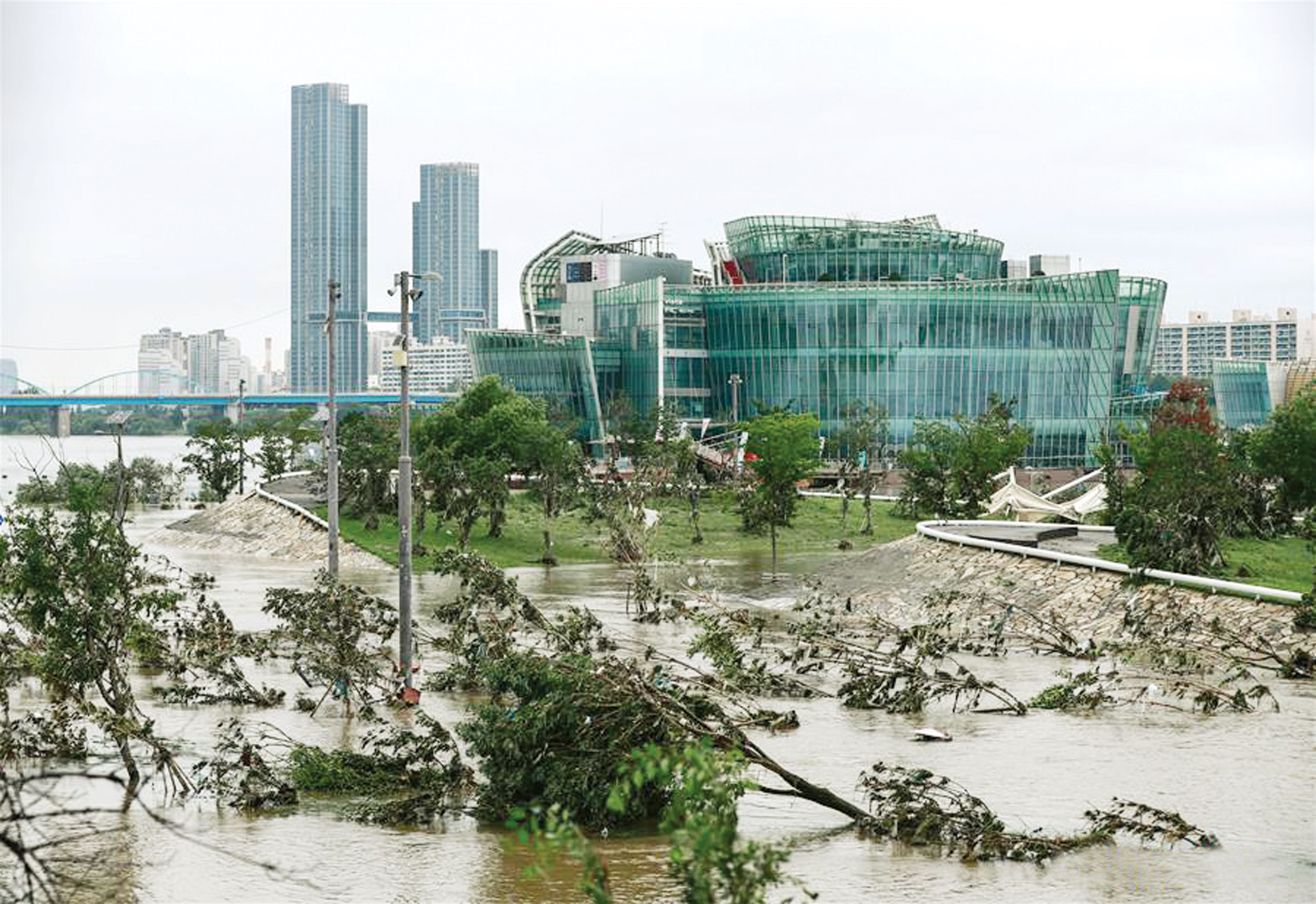 দক্ষিণ কোরিয়ায় বন্যা ও ভূমিধসে ২১ প্রাণহানি