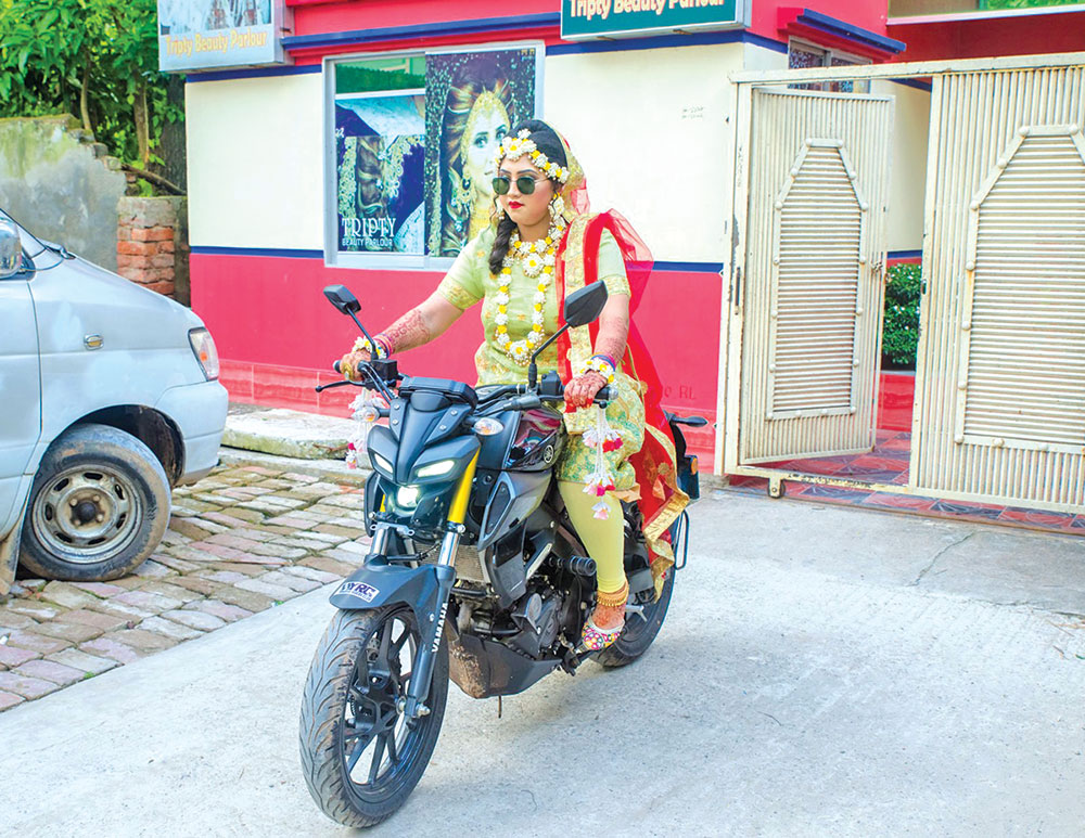 শ্বশুরবাড়ি থেকে বাইক পাচ্ছেন সেই ফারহানা