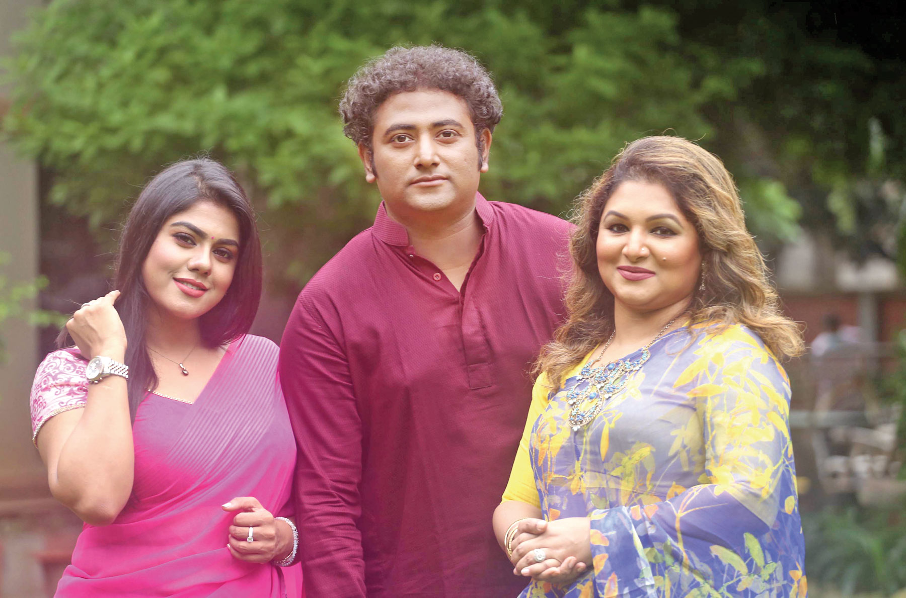 প্রথমবার একসঙ্গে তিনজন