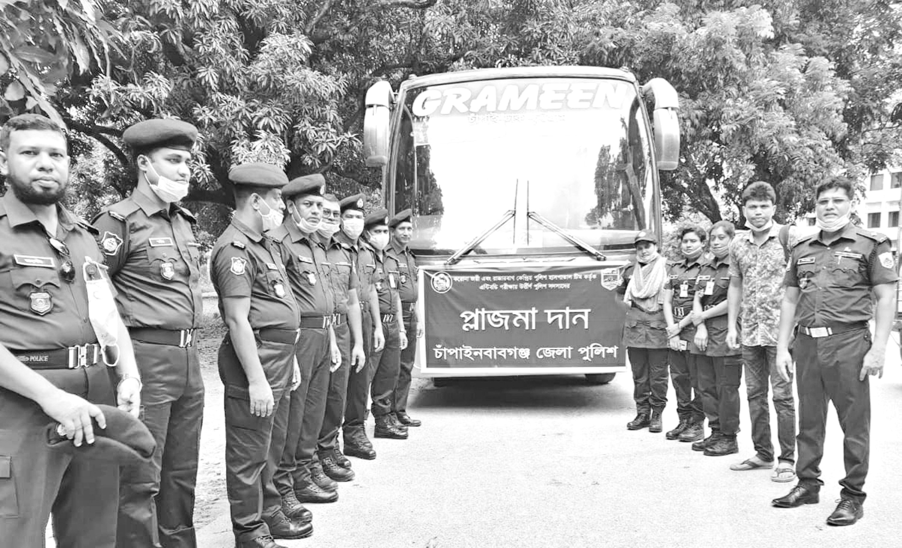 চাঁপাইনবাবগঞ্জের ১৩ পুলিশ সদস্য পস্নাজমা দিলেন